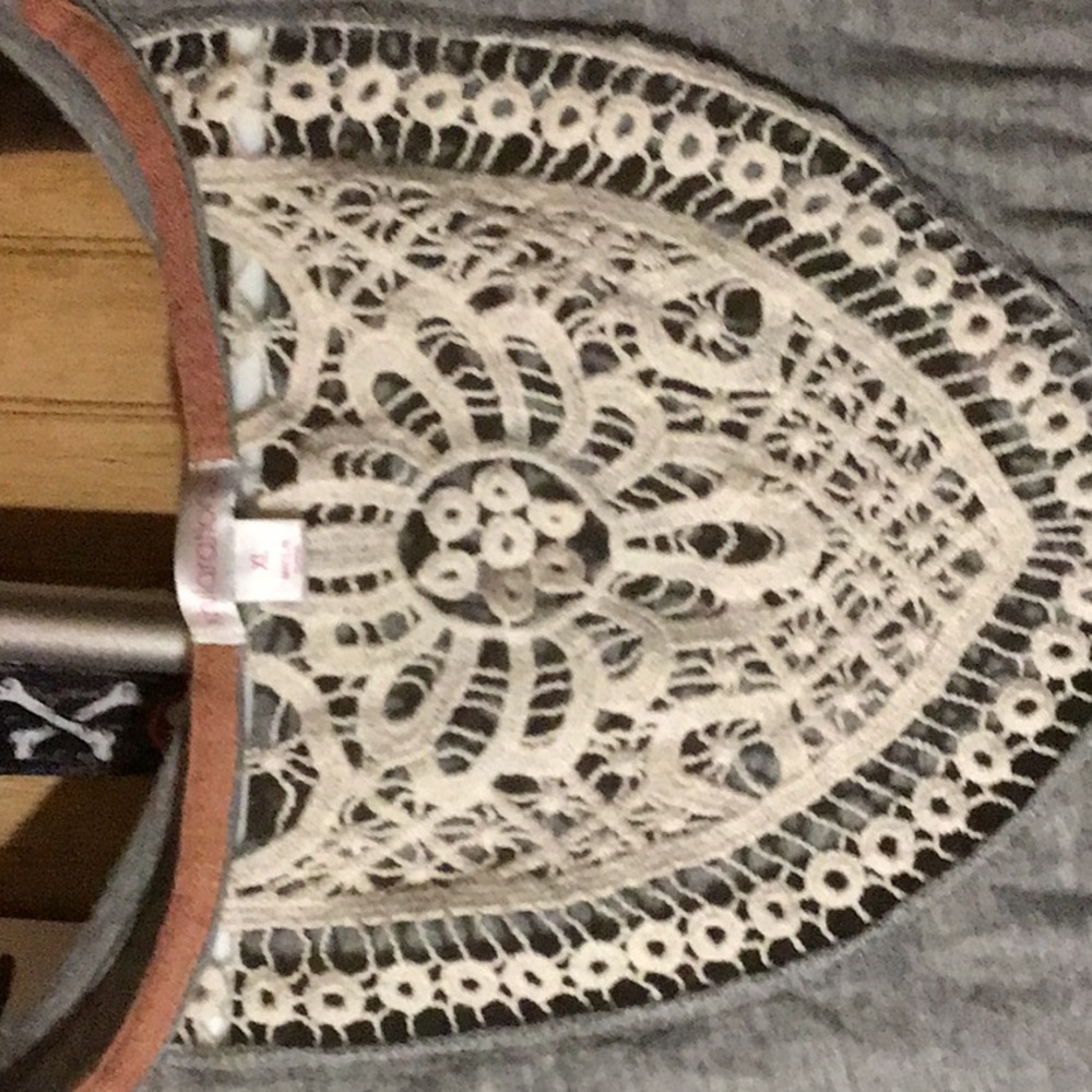 blouse - Picture 2 of 3